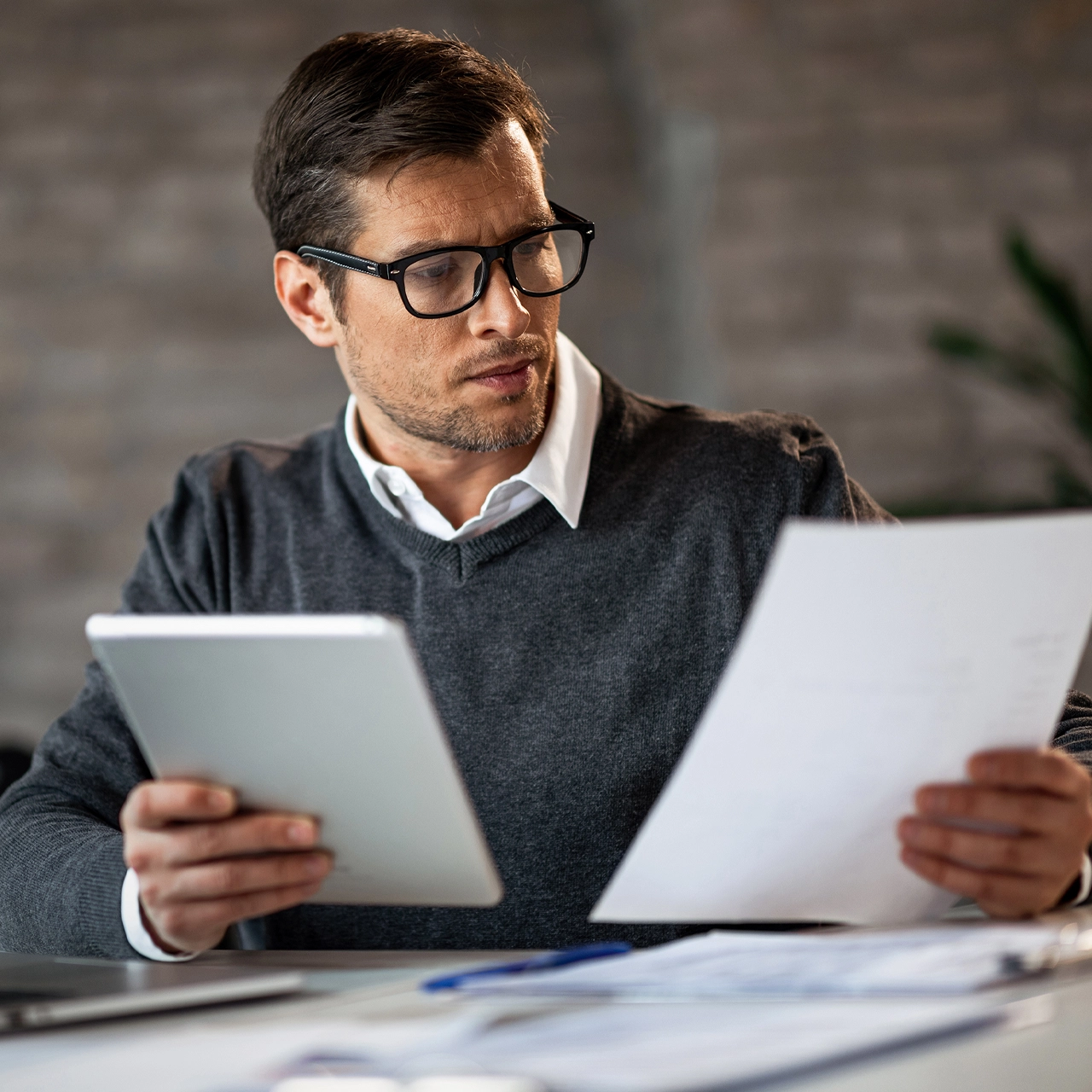 Sur Gestiones brinda asesoramiento legal para empresas, pymes y emprendedores en Ushuaia Tierra del Fuego, ofreciendo soluciones jurídicas prácticas, análisis de situaciones y acompañamiento profesional en la gestión de actividades comerciales y administrativas
