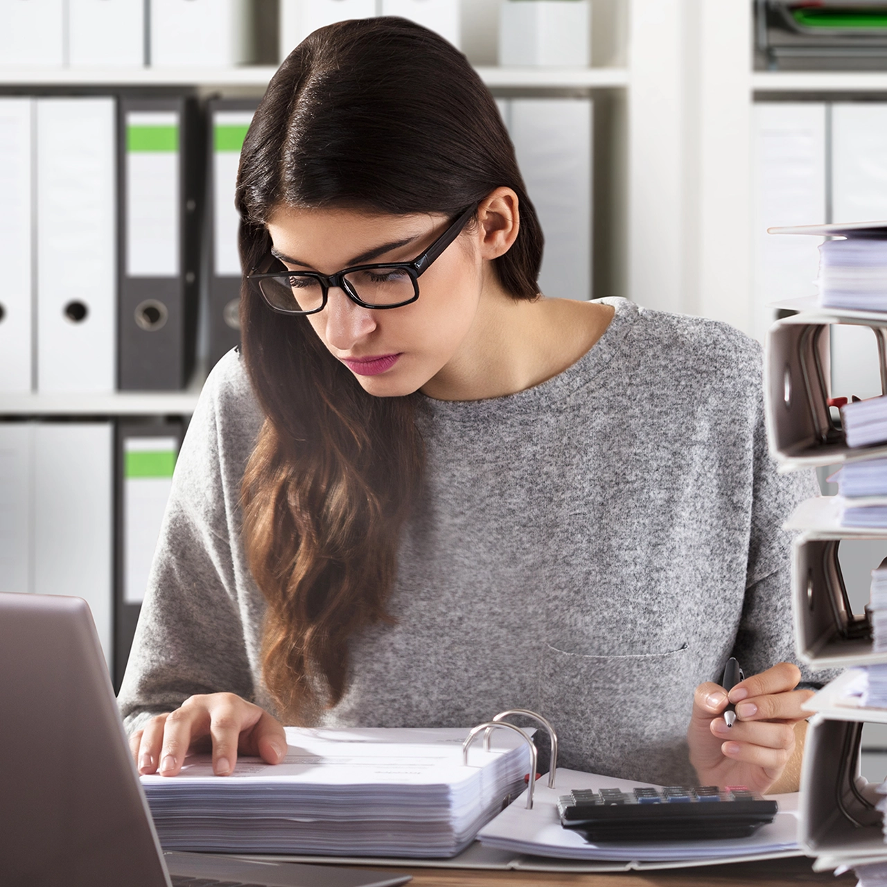 Sur Gestiones ofrece servicios contables en Ushuaia Tierra del Fuego, brindando asesoramiento a empresas, pymes y emprendedores en organización financiera, cumplimiento impositivo y gestión económica para mejorar el control y la toma de decisiones del negocio