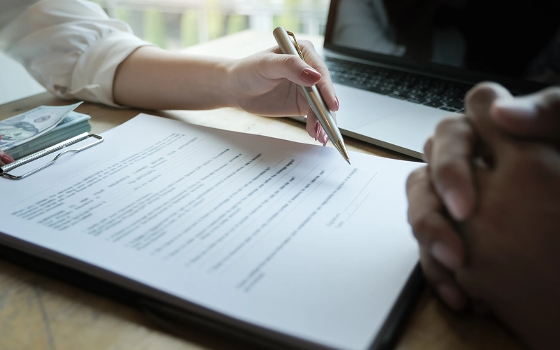 Servicios legales para empresas, pymes y emprendedores en Ushuaia Tierra del Fuego, incluyendo asesoramiento jurídico, redacción de contratos, cumplimiento normativo y acompañamiento en gestiones legales para el desarrollo seguro de actividades comerciales